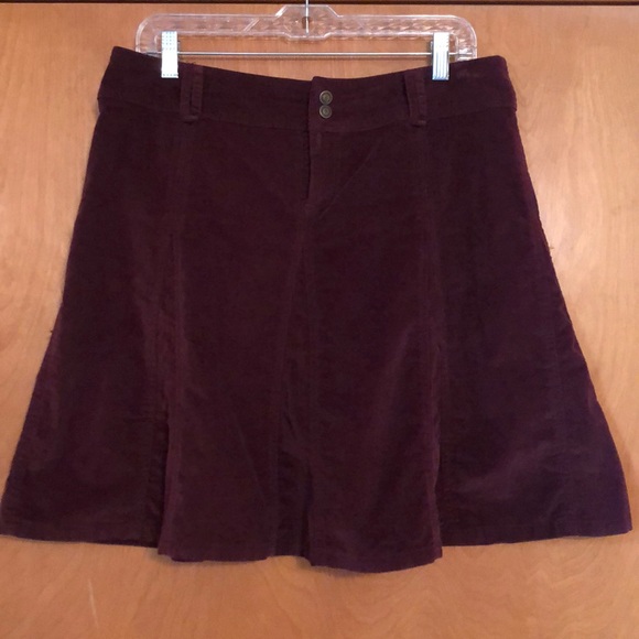 sahalie Dresses & Skirts - VEUC Wine colored fine-cord skirt
